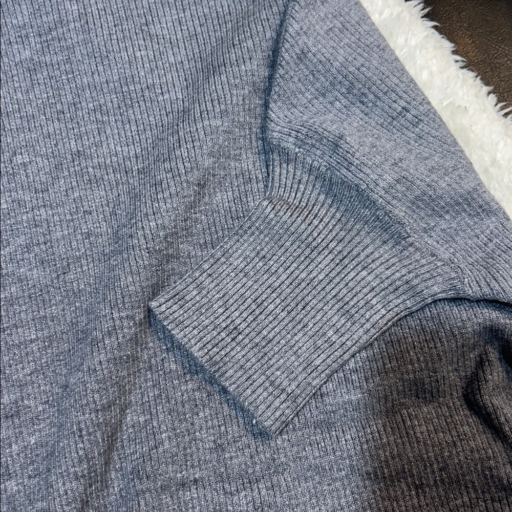 ROFFE ACCESSORIES Open Fringe Knit In Grey - Picture 4 of 5